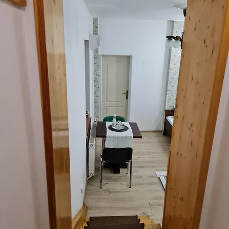 Scape Piata Romana 2 *
